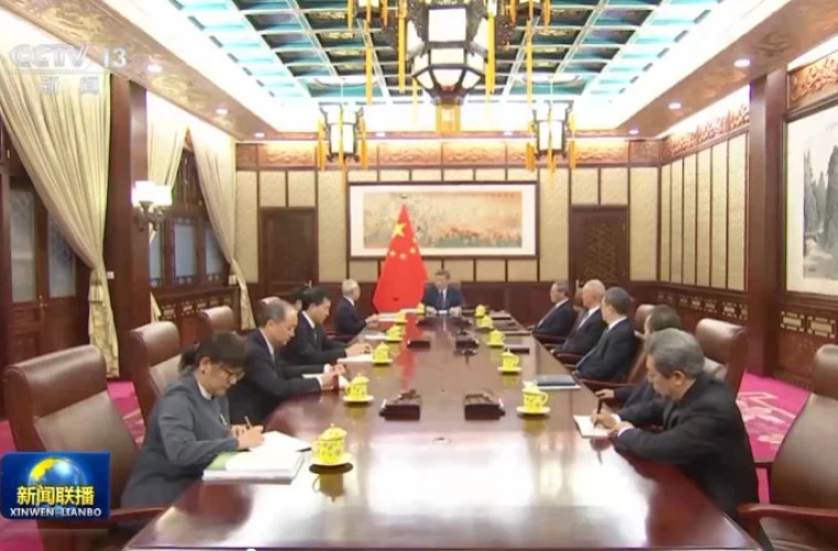 Си Цзиньпин провёл встречу с главой администрации Аомэнь в Пекине