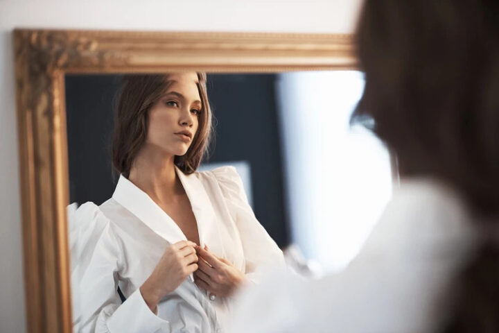 Смотреть на себя в зеркало может навредить психическому здоровью