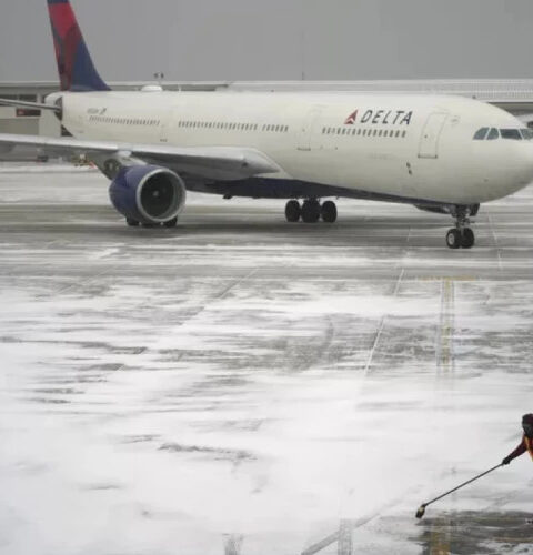 Снегопад в США привёл к отмене более 600 рейсов и задержкам тысяч вылетов