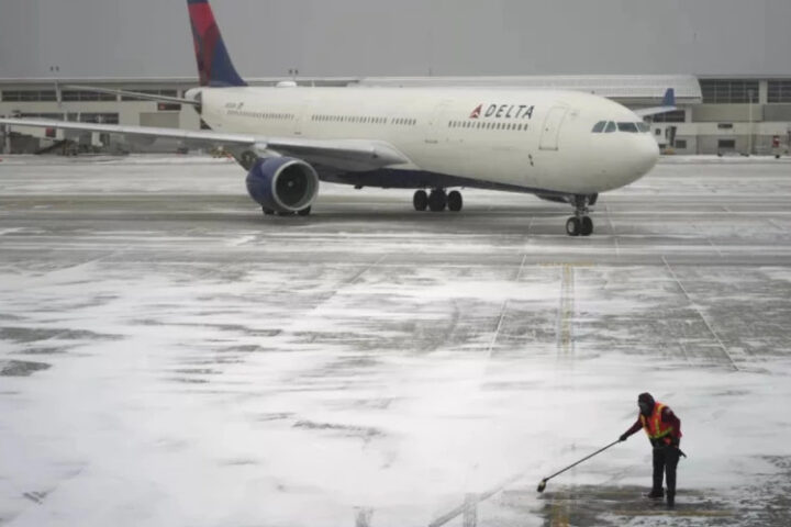 Снегопад в США привёл к отмене более 600 рейсов и задержкам тысяч вылетов