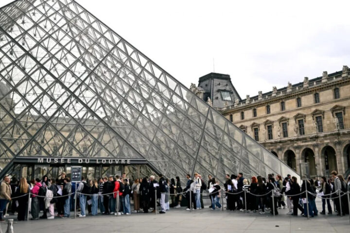 Сотрудники Лувра объявили забастовку с 15 декабря из-за недовольства условиями труда