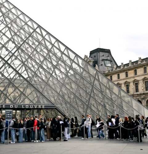 Сотрудники Лувра объявляют забастовку с 15 декабря из-за перегрузки и инцидентов