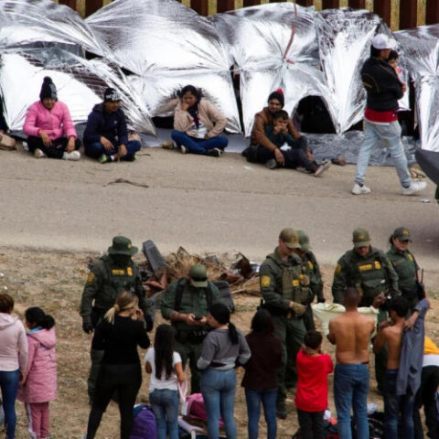 США увеличивают выплаты нелегальным мигрантам до 3 тысяч долларов за возвращение на родину