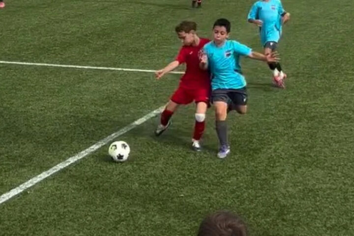 Три миллиона просмотров: 9-летний молдавский футболист Касиан Ювеналие стал звездой Instagram