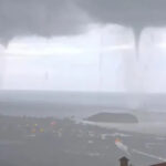 Три водяных смерча обрушились на пляж в Испании, местные жители сравнили с концом света