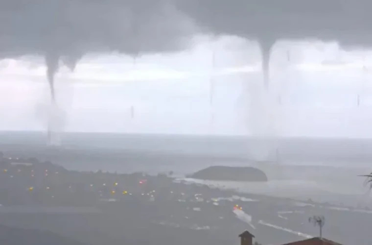 Три водяных смерча обрушились на пляж в Испании, местные жители сравнили с концом света