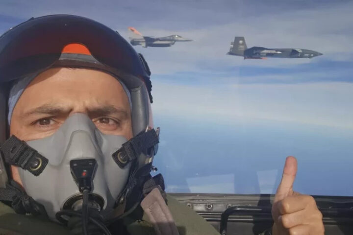 Турция провела успешные испытания беспилотного истребителя KIZILELMA у побережья Синопа