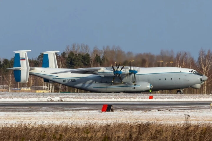 В России потерпел аварию военный самолет Ан-22 с семью членами экипажа на борту