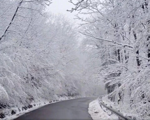 В Румынии зафиксирован двухметровый снежный покров в горах, угрожает сход лавин