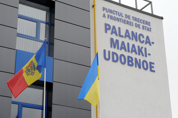 В селе Паланка открыт мобильный лагерь для украинцев, не сумевших вернуться домой из-за поврежденного моста