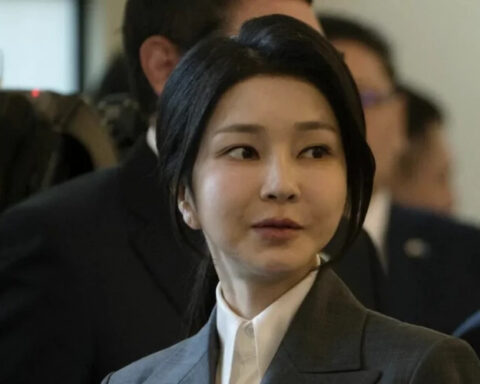 В Южной Корее начался судебный процесс против главы секты Мун за дачу взятки первой леди