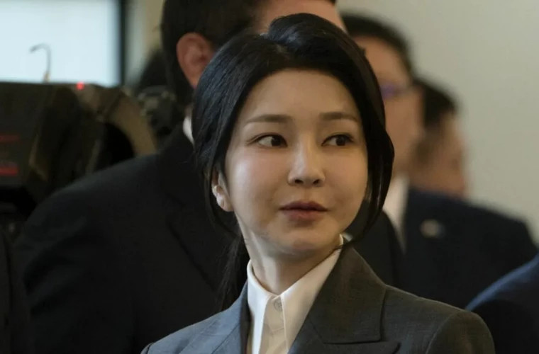 В Южной Корее начался судебный процесс против главы секты Мун за дачу взятки первой леди