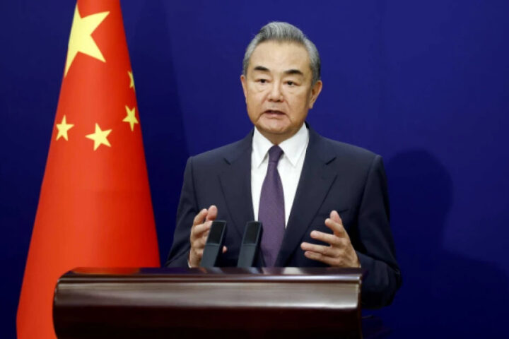 Ван И: «Уроки истории нельзя забывать» — министр иностранных дел Китая завершил визит в ОАЭ, Саудовскую Аравию и Иорданию