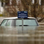 Великобритания объявляет чрезвычайное положение из-за наводнений и сильных дождей