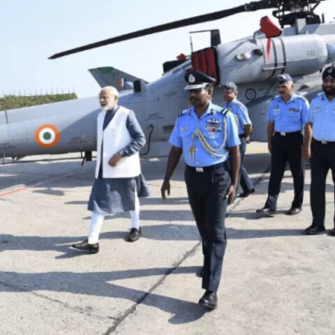 Вертолёт премьер-министра Индии Нарендры Моди не приземлился на митинг в Западной Бенгалии из-за тумана