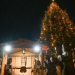 Вифлеем вновь празднует Рождество: первая елка за два года зажжена на площади Мангер