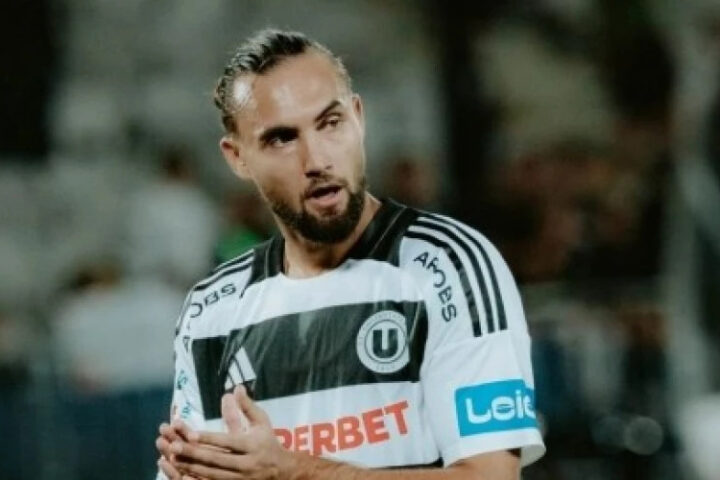 Вирджилиу Постолаки забивает гол за «Университатя Клуж» в Кубке Румынии