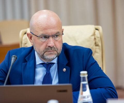 Владимир Боля требует расследования передачи аэропорта Кишинева в собственность Lukoil-Moldova