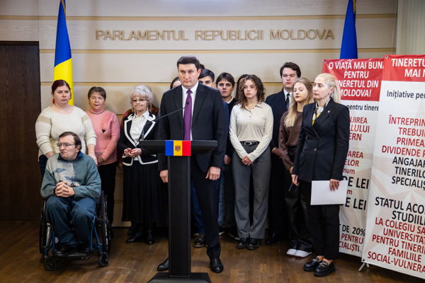 Владимир Односталко представил законопроекты для поддержки пенсионеров и молодых семей в Молдове