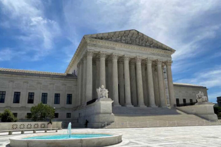 ВС США рассмотрит законность указа Трампа об ограничении гражданства по рождению