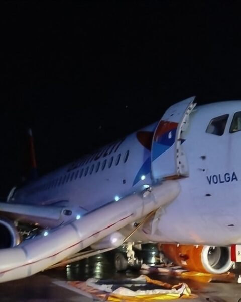 Второй российский пассажирский самолёт загорелся во время рейса