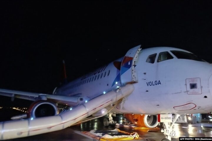 Второй российский пассажирский самолёт загорелся во время рейса