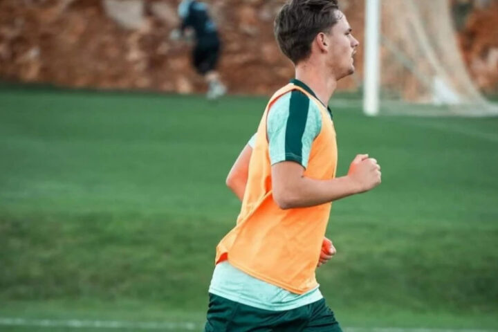 Юстин Гушан — молдавский нападающий с 11 голами в юношеском чемпионате Португалии