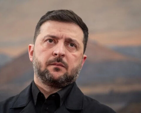 Зеленский заявил о сложности решений по окончанию конфликта и ожидании сигналов от США