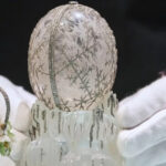 Зимнее яйцо Фаберже продали на аукционе в Лондоне за рекордные 19,5 млн фунтов