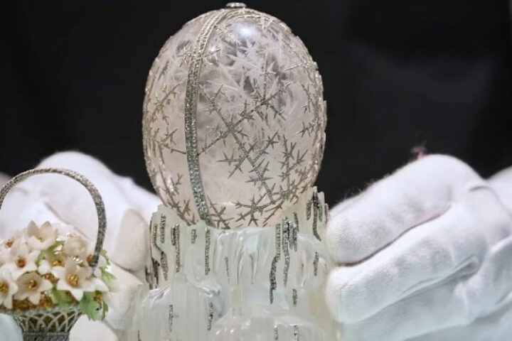 Зимнее яйцо Фаберже продали на аукционе в Лондоне за рекордные 19,5 млн фунтов