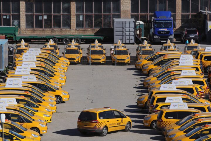 Такси в России стремительно превращается в услугу для обеспеченных