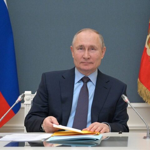 Путину есть что скрывать в указах о награждениях и помилованиях