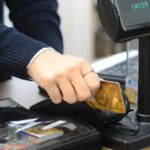 Оплата зарубежных туров обернулась для россиян блокировками счетов