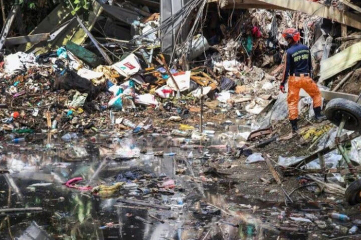 Число жертв оползня на свалке в Себу на Филиппинах возросло до 35