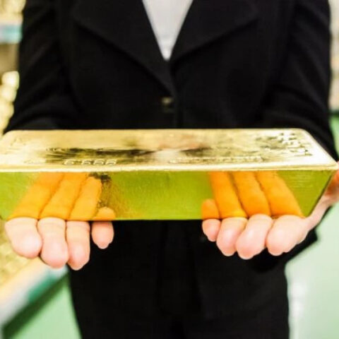 Цены на золото и серебро достигли рекордных уровней на фоне протестов в Иране и давления ФРС