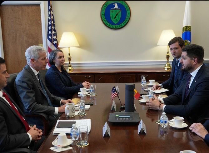 Дорин Жунгиету обсудил с американским коллегой энергобезопасность Молдовы и Вертикальный газовый коридор