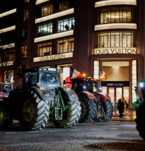 Фермеры протестуют в Париже против торгового соглашения ЕС с МЕРКОСУР