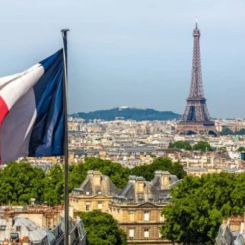 Франция испытывает политический паралич: каждый обвиняет других в кризисе