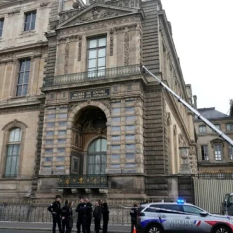Французская полиция нашла гараж, где прятались грабители Лувра