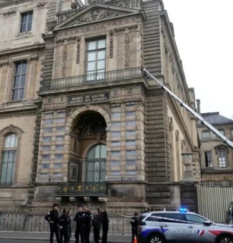 Французская полиция нашла гараж, где прятались грабители Лувра