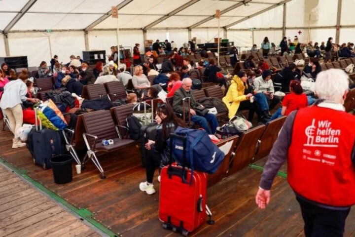 Германия ужесточает миграционную политику: украинским мужчинам могут отменить статус защиты