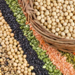 Идеальный ужин: диетолог советует использовать растения и бобовые для улучшения пищеварения