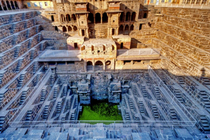 Индия восстанавливает древние ступенчатые колодцы для борьбы с водным кризисом