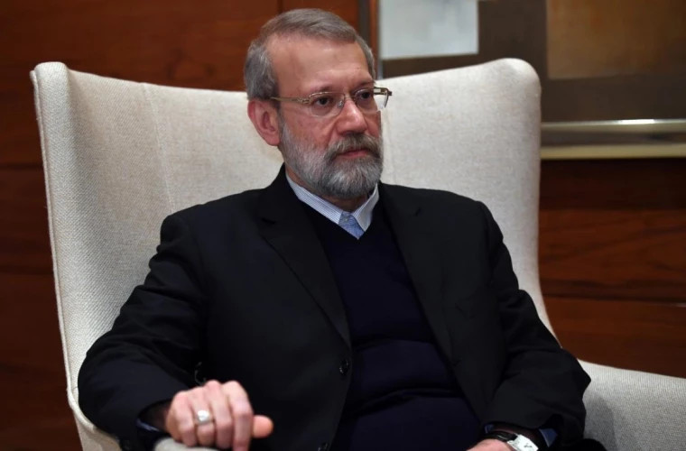 Иран находится в «горячей фазе войны», утверждает Лариджани на фоне протестов