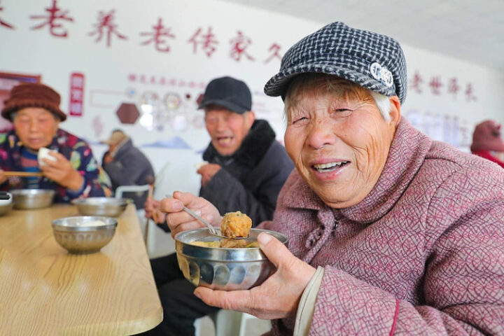 Китай сосредоточится на развитии услуг по уходу за пожилыми людьми