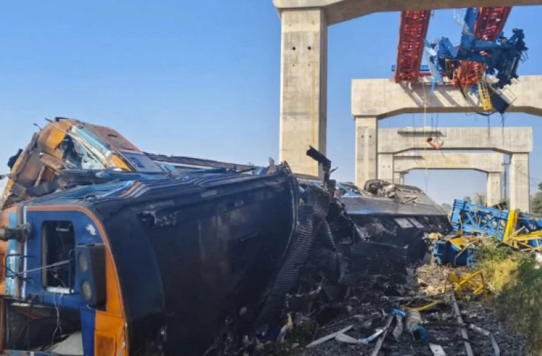 Крах строительного крана на поезд в Таиланде привёл к 22 жертвам и 70 пострадавшим