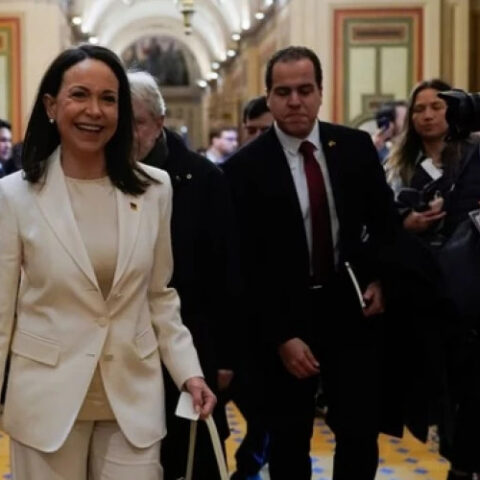 Лидер венесуэльской оппозиции вручила Трампу Нобелевскую премию мира за поддержку свободы