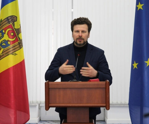 Министерство образования запускает реформу школьных учебников к 2026 году