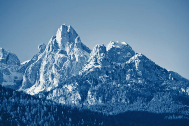 Нанопластиковое загрязнение в Альпах: исследование выявило основные источники загрязнения от покрышек