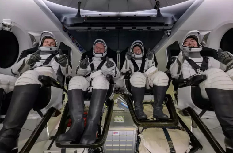 NASA провело первую в истории медицинскую эвакуацию астронавтов с Международной космической станции